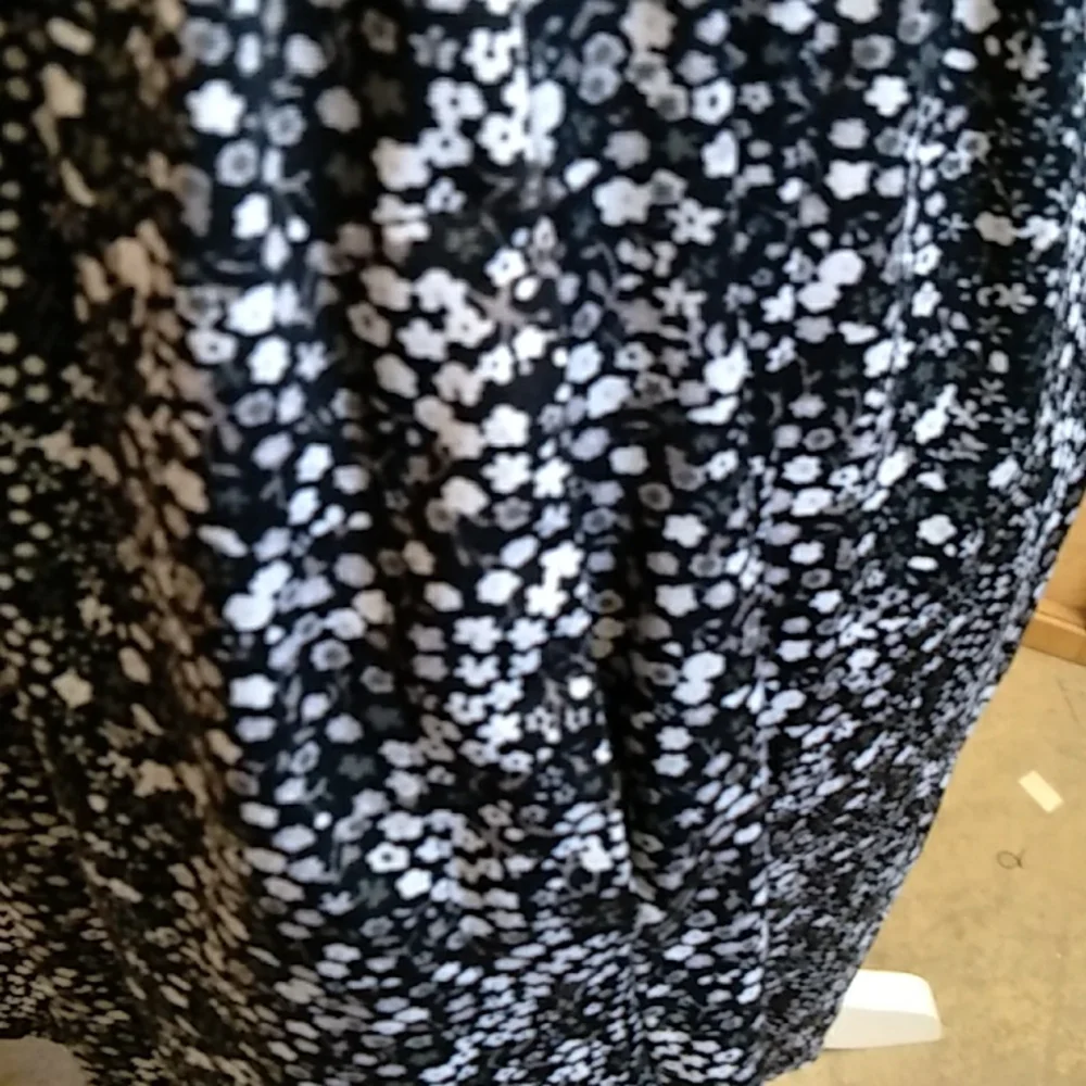 BeBop black floral dress size M - Picture 9 of 11